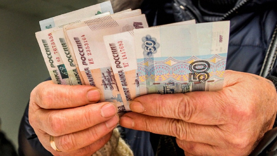Как пенсионерам получить 10 000 рублей за прививку от коронавируса