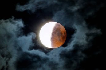 Что нельзя делать на лунное затмение 19 ноября 2021