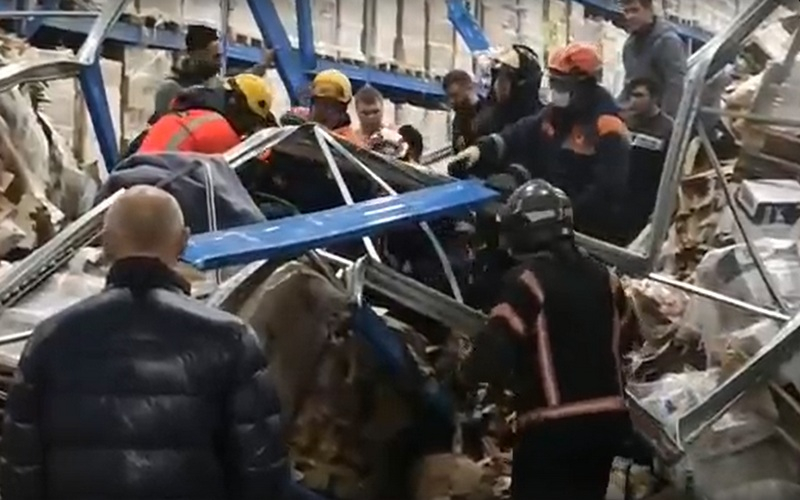 Обрушение стеллажей на складе Русского Разгуляйки попало на видео