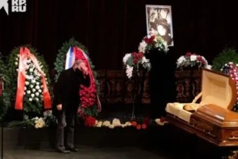 Фото и видео с похорон Нины Ургант