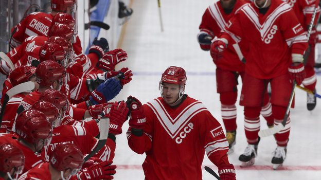 Почему сборная России по хоккею вышла на матч в футболках с надписью «СССР»