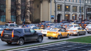 В Москве начали штрафовать водителей за стояние в пробке, автомобилистам выписывают штрафы