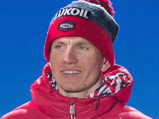 Лыжник Большунов выиграл серебро в масс-старте на "Тур де Ски"