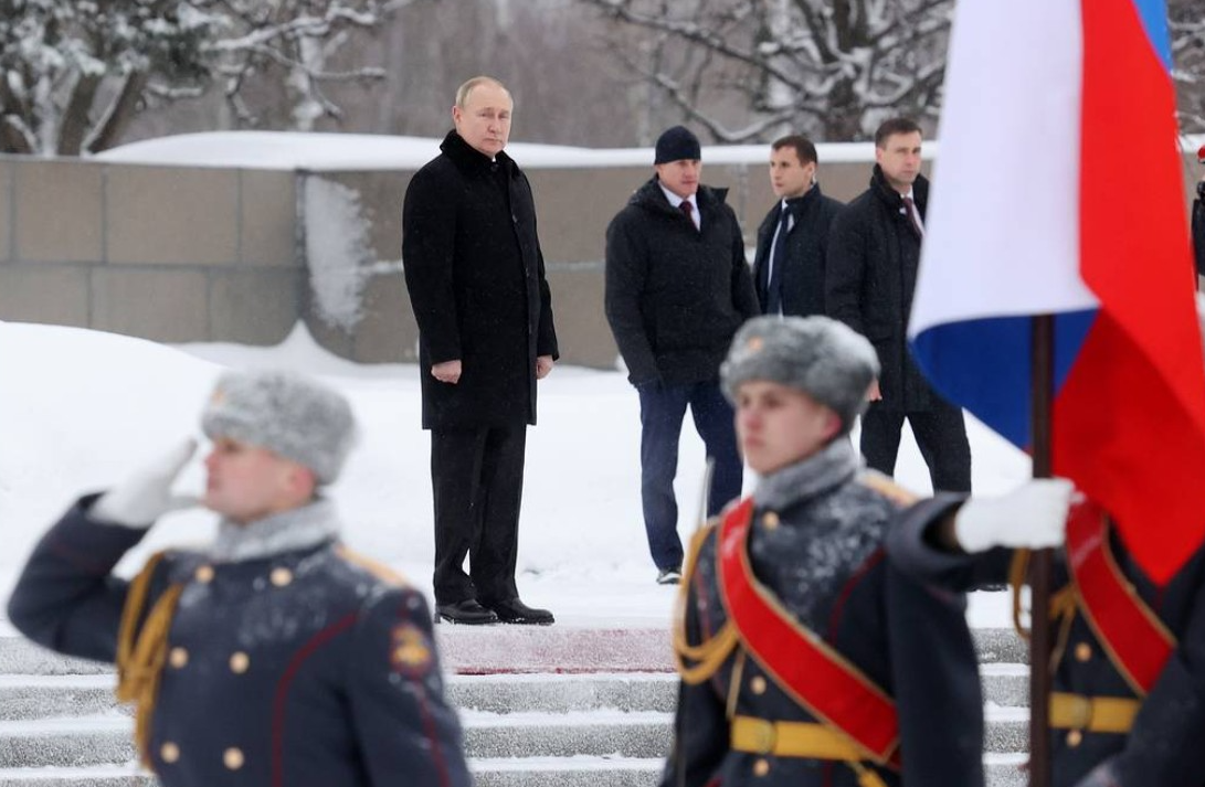 27 января 2024 г. Возложение цветов на Пискаревском кладбище Путиным.
