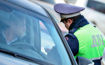 
            Массовые проверки ГИБДД: где будут точно тормозить водителей в праздники
        