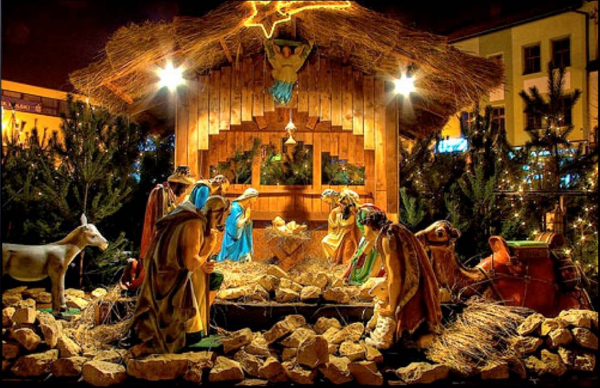 Красивые поздравления и открытки пригодятся в католическое Рождество 25 декабря 2021 года