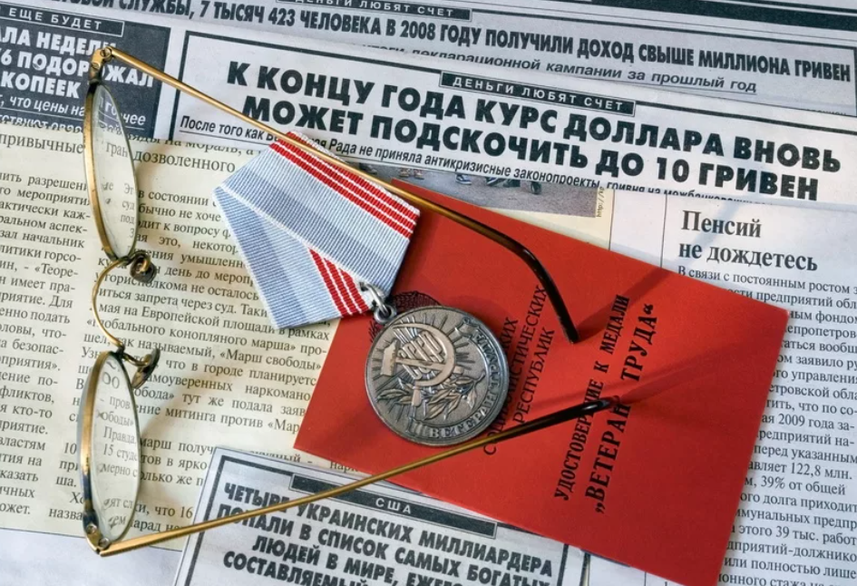 Кто получит 5000 рублей: новая выплата за стаж 30 лет вводится с 17 января