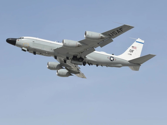 Американский самолет-разведчик три дня летает над Донбассом: чего добиваются США