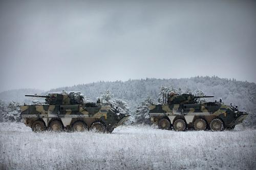 Avia.pro: Украина направила в сторону границы с Россией почти сотню единиц бронетехники