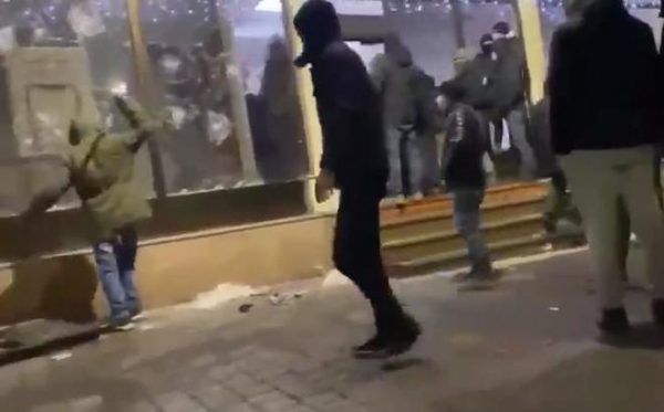 В Алма-Ате банды мародеров грабят торговые центры