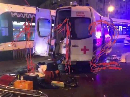 В центре Москвы в ДТП со скорой погибла пациентка