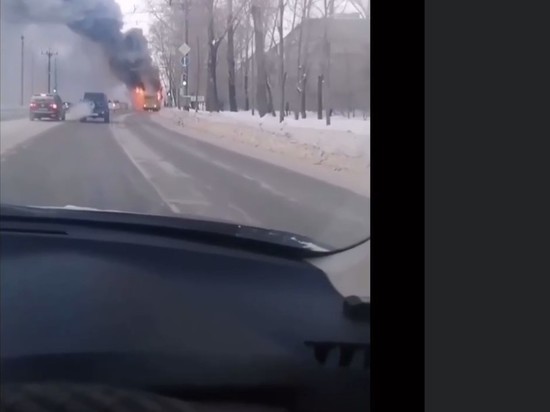 В Хабаровске загорелся маршрутный автобус
