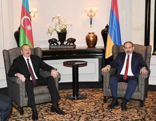 Во взаимоотношениях между Арменией и Азербайджаном - ни мира, ни войны, в воздухе пахнет порохом