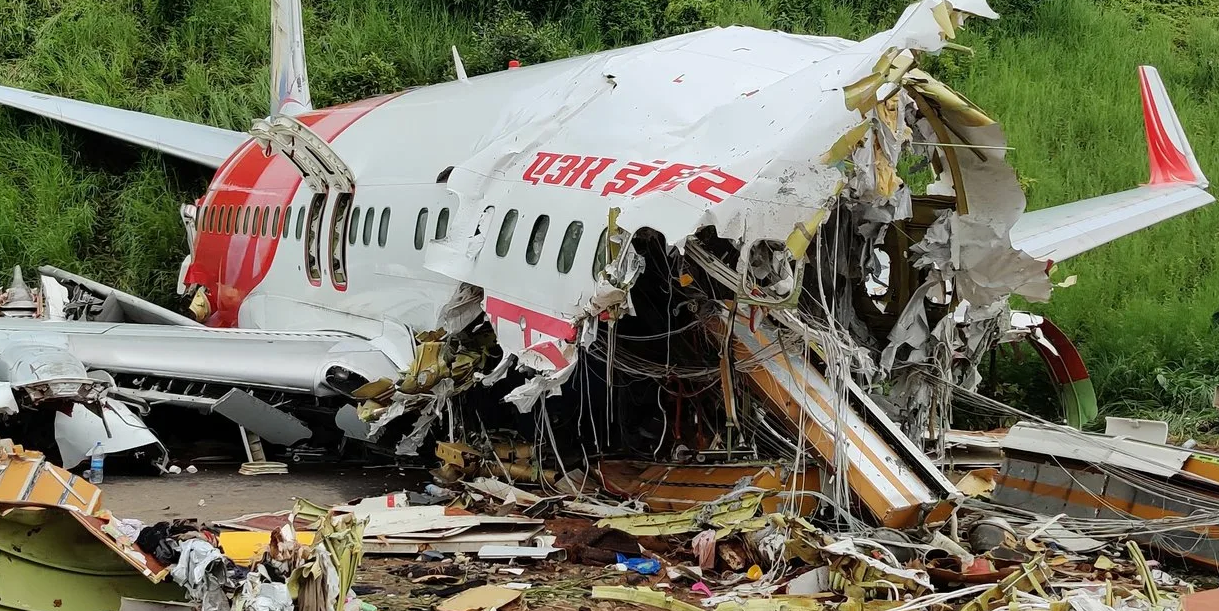 Крушение Боинга 737 в Китае.