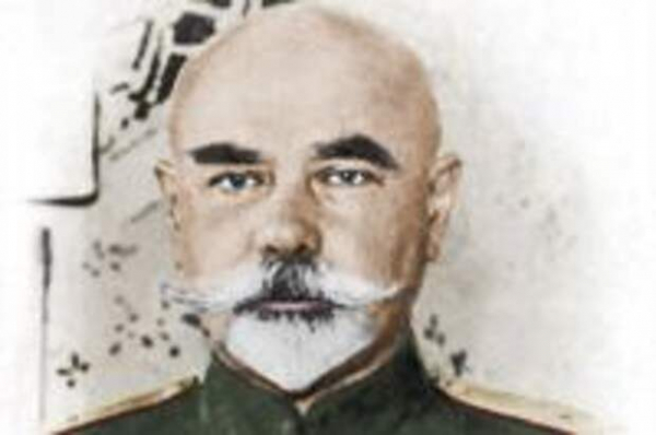 Генерал Дроздовский. Он был совершенно нетерпим к иному мнению и не жаловал даже своих соратников