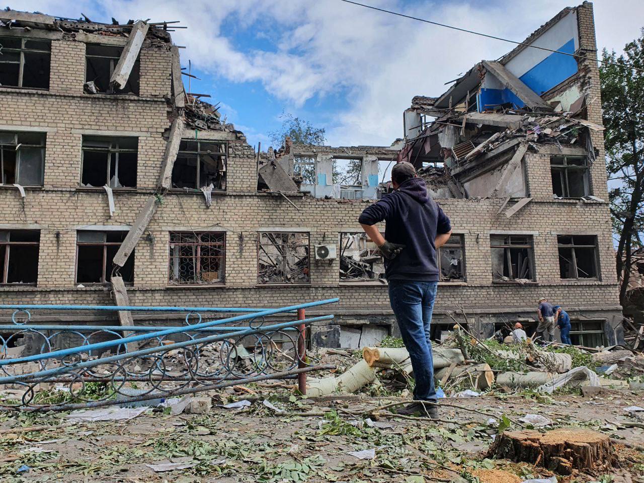 Донбасс новости сегодня 2022 последние. Обстрел Стаханова сегодня 2022. Донбасс и Луганск разрушенные города в 2014.