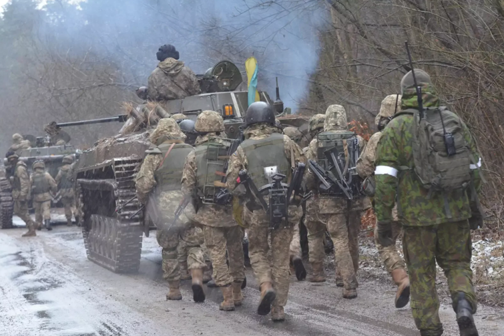 ВСУ Украины на Донбассе. Армия Украины на Донбассе. Украинские войска на Донбассе. Российские солдаты на Украине.