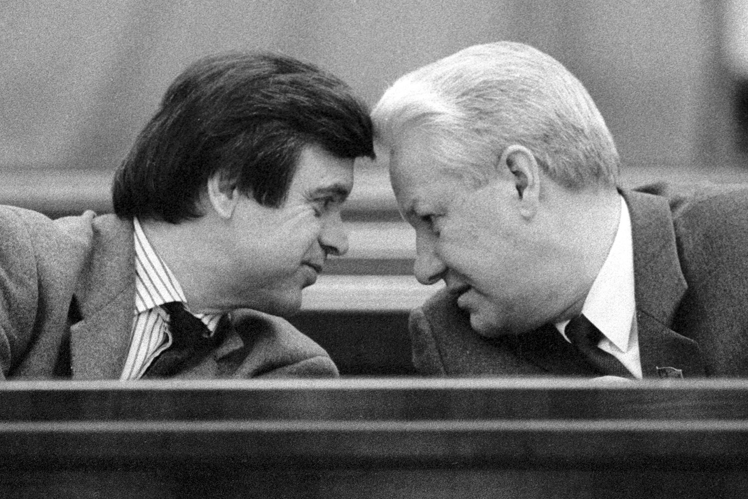 30 декабря 1993. Ельцин и Хасбулатов. Хасбулатов и Ельцин 1993. Хасбулатов 1993 белый дом.