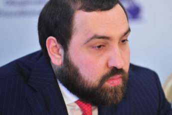 Депутат Госдумы Хамзаев предлагает чипировать чиновников