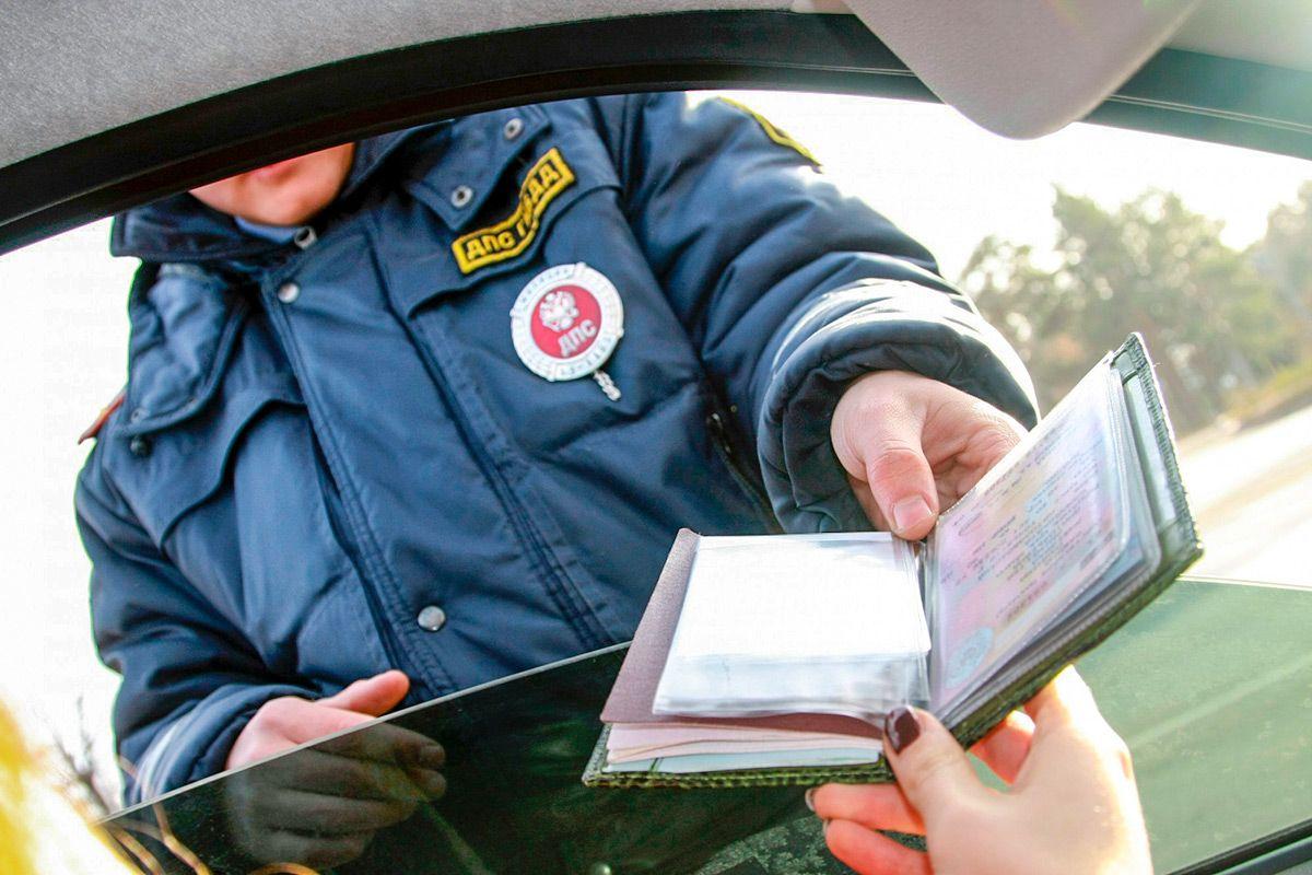 С 1 марта 2023 начали менять водительские права в России